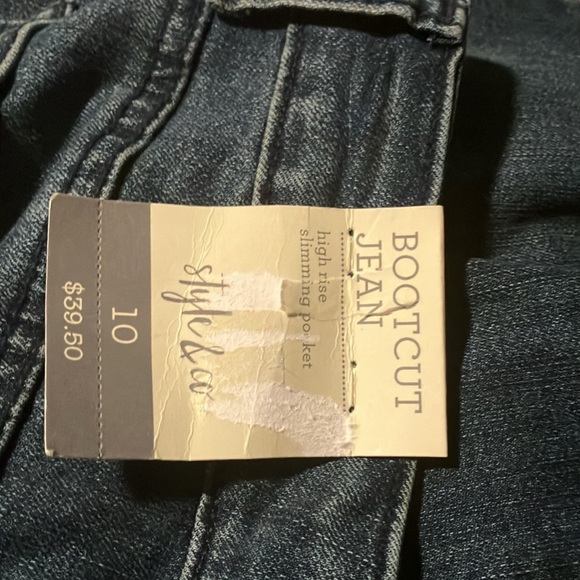 NWT size 10 boot leg jeans. Pockets in front and back. - Picture 7 of 7